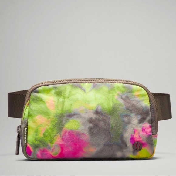 Lululemon Everywhere Belt Bag NWT Hyper Dye Multi **LAST ONE** - Picture 6 of 15